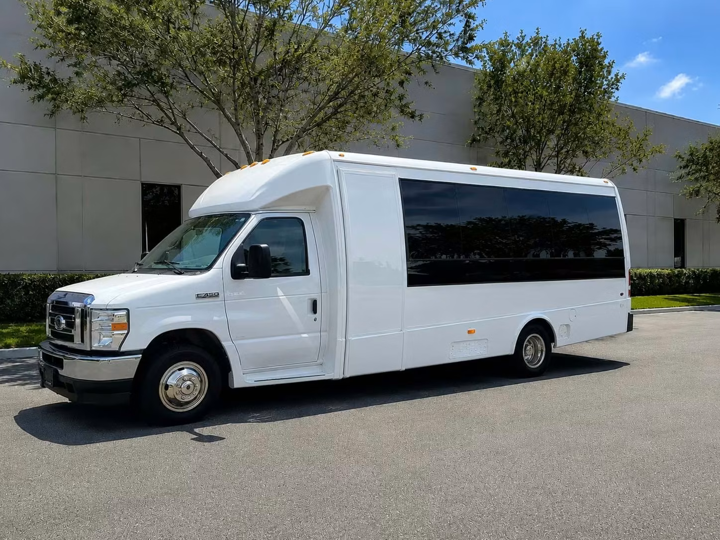 dana point 15 passenger minibus rental